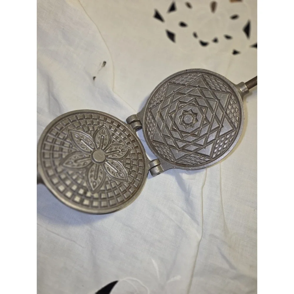 Vintage Vitantonio #4 Pizzelle Stove Top Iron